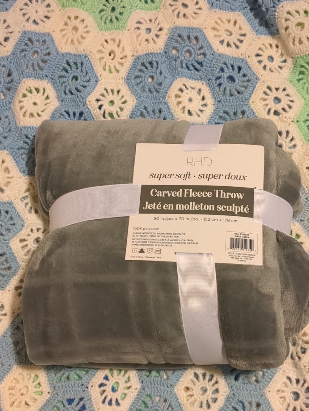 Carved Fleece Throw - Soft Gray